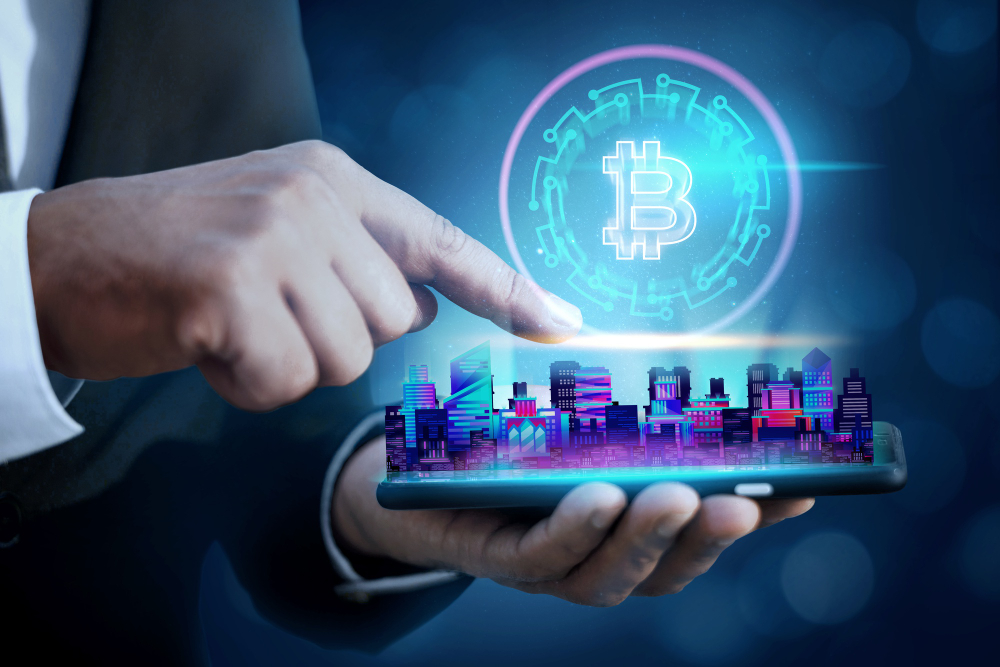 Hånd som peker mot en by som sender penger med Bitcoin